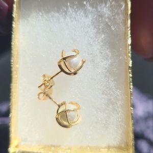14kt gold cultured pearl earrings